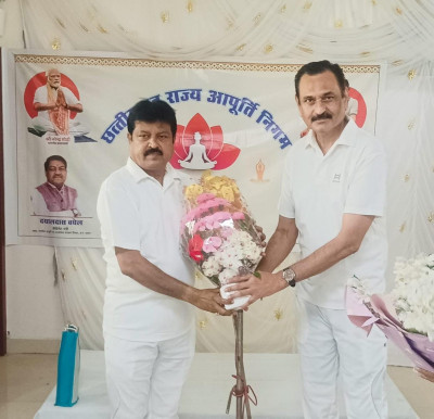 रायपुर : ‘एक पृथ्वी, एक स्वास्थ्य’ की थीम पर नागरिक आपूर्ति निगम ने मनाया योग दिवस