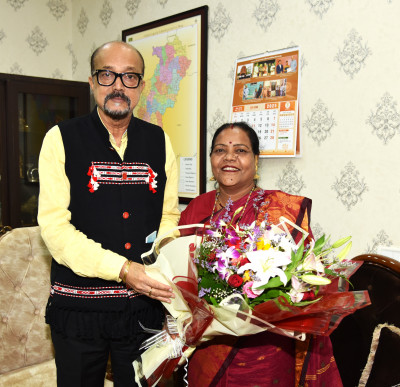 रायपुर : राज्यपाल श्री डेका से श्रीमती बारले ने की सौजन्य भेंट