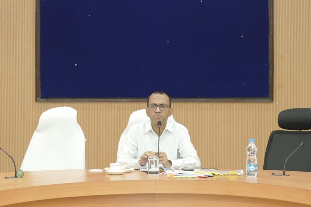 कलेक्टर की अध्यक्षता में राजस्व विभाग की बैठक हुई आयोजित