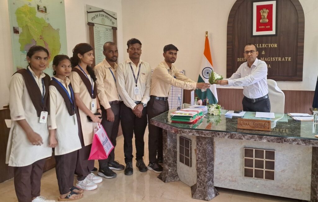 प्लेसमेंट में चयनित सिपेट के विद्यार्थियों ने कलेक्टर से की मुलाकात…कलेक्टर ने दी उज्ज्वल भविष्य की शुभकामनाएं