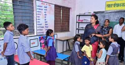 रायपुर : मंत्री श्रीमती लक्ष्मी राजवाड़े ने किया आंगनबाड़ी और प्राथमिक शाला का औचक निरीक्षण