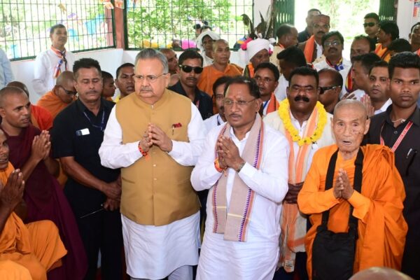 मुख्यमंत्री श्री विष्णुदेव साय ने भगवान गौतम बुद्ध की पूजा-अर्चना कर प्रदेश की जनता की सुख-समृद्धि एवं खुशहाली की कामना
