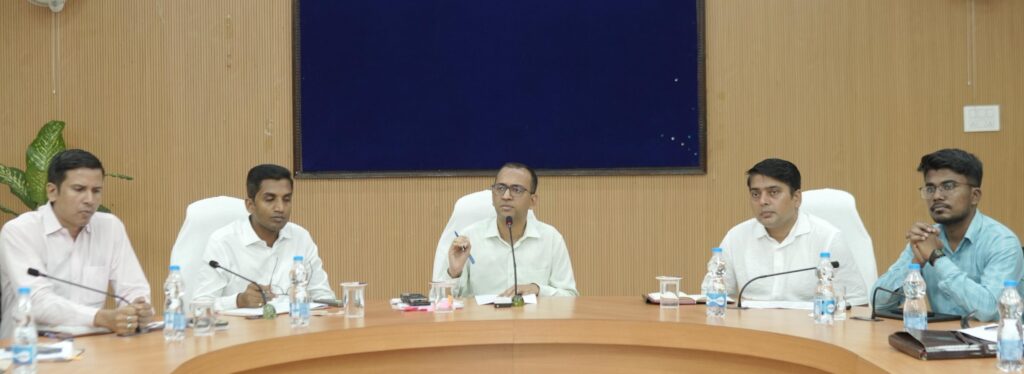 कलेक्टर की अध्यक्षता में समय सीमा की बैठक हुई आयोजित