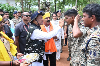 रायपुर : विशेष लेख : बस्तर में फैल रहा है अब विकास का उजियारा