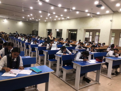 रायपुर : रायपुर में वीकली टेस्ट और मोबाइल ऐप के ज़रिए छात्रों का मूल्यांकन शुरू…उत्कृष्ट विद्यार्थियों को मिलेगा विशेष सम्मान