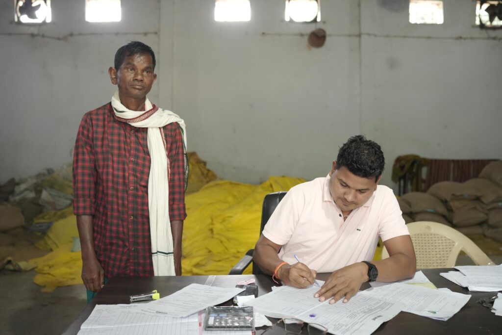 सरकार की योजना बनी किसानों की ताकत, छबिलाल को सुलभ दरों पर मिला खाद और बीज