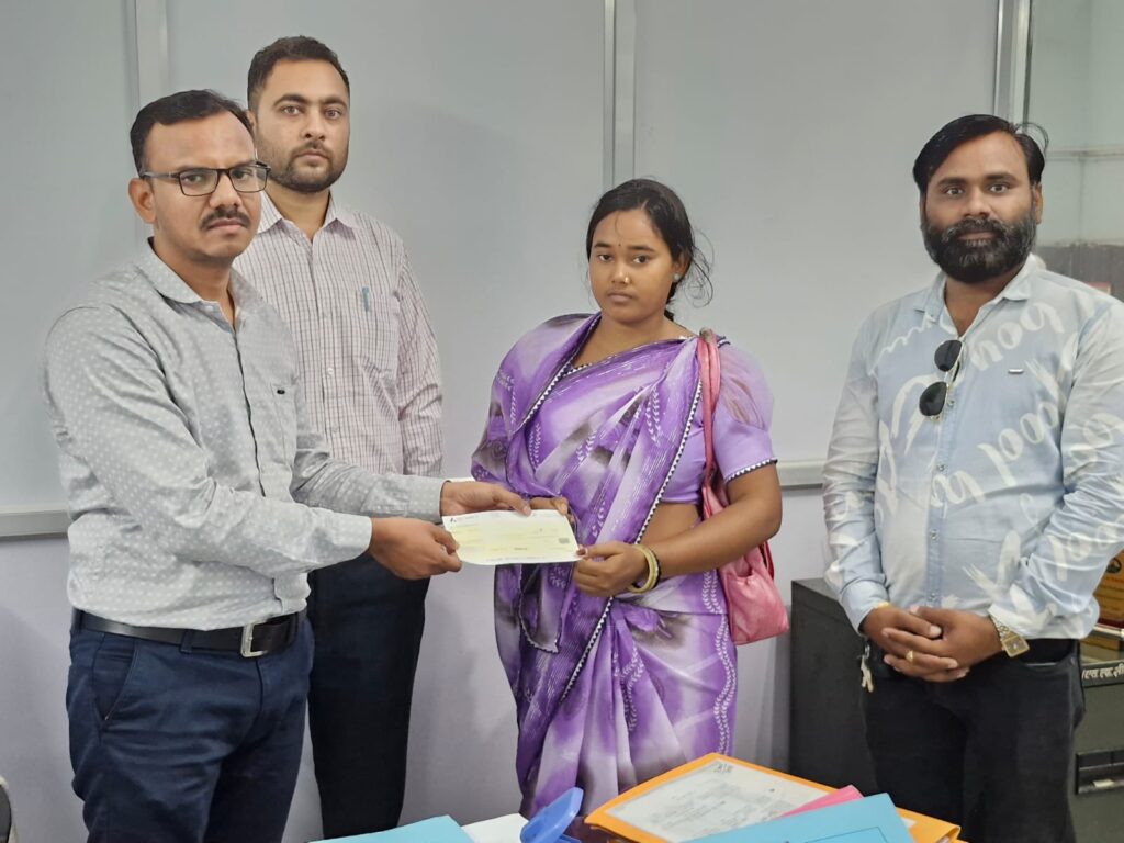 युनाईटेड इंडिया इन्श्यूरेन्स कम्पनी लिमिटेड के द्वारा दी गई 15 लाख की मुआवजा राशि