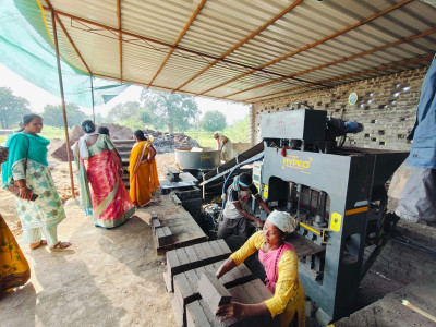 रायपुर : स्व सहायता समूह की दीदी आजीविका मूलक गतिविधियों से जुड़कर बनी आत्मनिर्भर