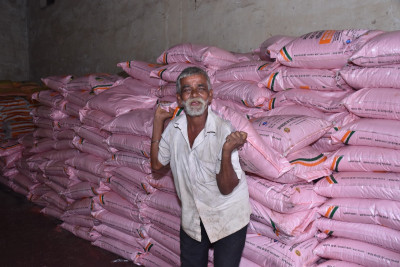 रायपुर : जिले में पर्याप्त मात्रा में खाद-बीज का भंडारण