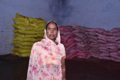 रायपुर : पर्याप्त मात्रा में किसानों को मिल रहा खाद एवं बीज