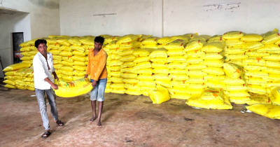 रायपुर : सहकारी समिति बरोंडाबाज़ार में सुगम खाद वितरण व्यवस्था: किसानों ने जताई खुशी