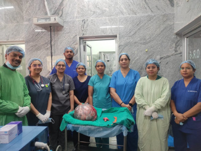 रायपुर : सिम्स में जटिल सर्जरी, 65 वर्षीय महिला के पेट से निकाला गया 10 किलो से अधिक वजन का ट्यूमर