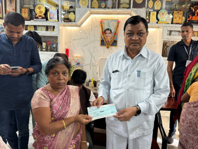 रायपुर : मंत्री श्री लखनलाल देवांगन ने 10 परिवारों को दिए सहायता राशि का चेक
