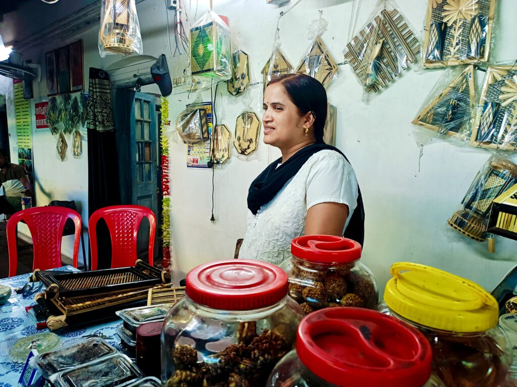 लखपति दीदी नीलम सोनीः स्वाद, संस्कृति और सशक्तिकरण की एक प्रेरक कहानी…छत्तीसगढ़ी व्यंजनों से सजी ’गढ़ कलेवा’ ने न केवल दिया रोजगार, बल्कि दिखा दी सैकड़ों महिलाओं को आत्मनिर्भरता की राह