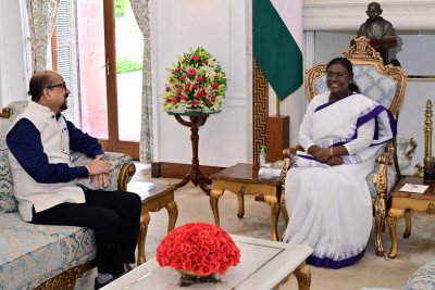 रायपुर : राष्ट्रपति श्रीमती मुर्मु से राज्यपाल श्री डेका ने की सौजन्य भेंट