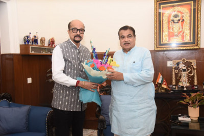 रायपुर : राज्यपाल श्री डेका ने केन्द्रीय सड़क परिवहन एवं राजमार्ग मंत्री श्री गड़करी से की सौजन्य भेंट