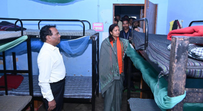रायपुर : मंत्री श्रीमती राजवाड़े ने गीदम में वृद्धा आश्रम का निरीक्षण किया