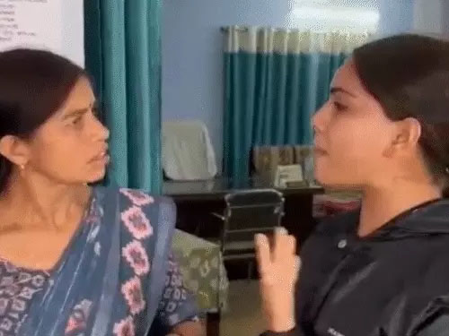 टीसी लेने कॉलेज आई छात्रा का महिला प्रिंसिपल से विवाद…प्रिंसिपल ने छात्रा को जड़ा थप्पड़, धक्कामुक्की भी हुई, चिल्लाकर बात करने से मना करने पर हुआ विवाद…