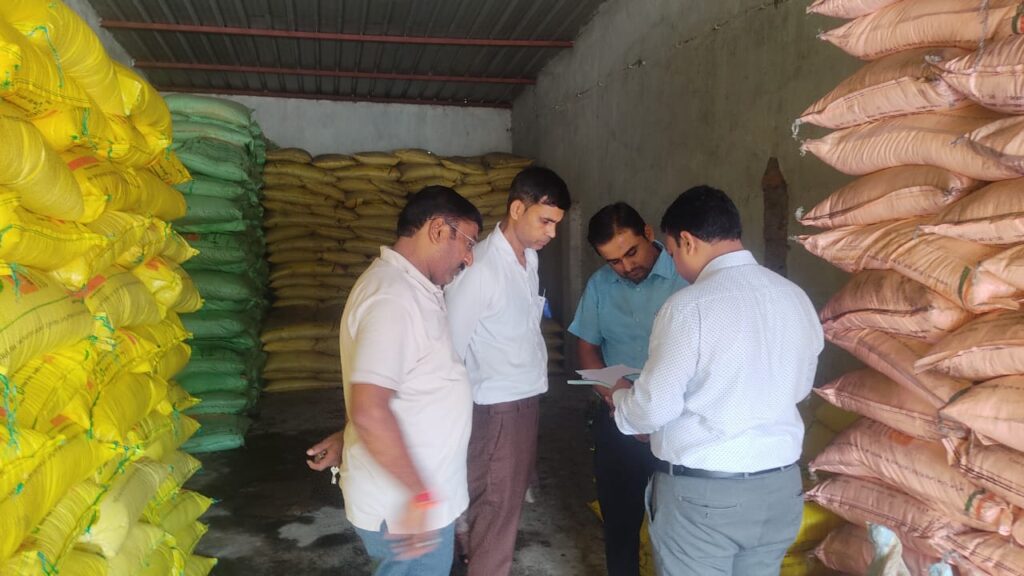 रायपुर : खाद दुकानों में अनियमितता पर अम्बिकापुर जिले में कार्रवाई