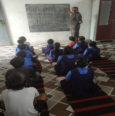 रायपुर : युक्तियुक्तकरण से रायपुर के सुदुरवर्ती स्कूलों में शिक्षक पदस्थापना से खिल उठे विद्यार्थी एवं ग्रामीणों के चेहरे