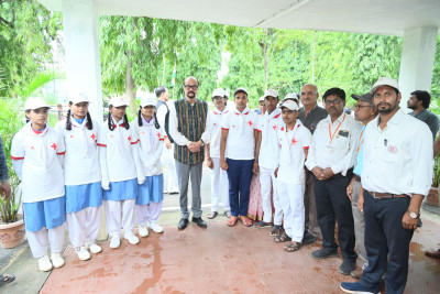 रायपुर : राज्यपाल श्री रमेन डेका से रेड क्रॉस जिला शाखा महासमुंद के प्रतिनिधियों ने की भेंट, गतिविधियों की दी जानकारी