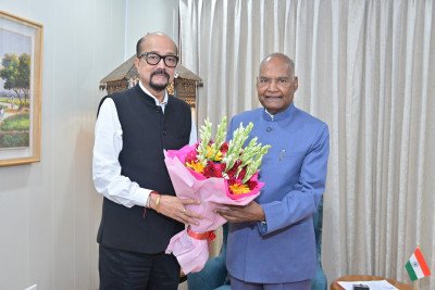 रायपुर : पूर्व राष्ट्रपति श्री कोविंद से राज्यपाल श्री डेका ने की सौजन्य भेंट