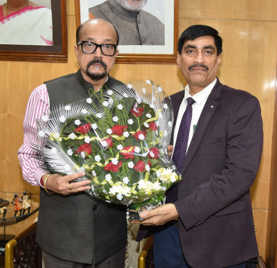 रायपुर : राज्यपाल श्री डेका से कुलपति ने की सौजन्य भेंट