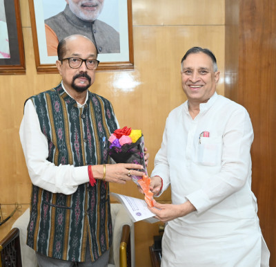 रायपुर : राज्यपाल श्री डेका से महावीर अंतरमहाद्वीपीय सेवा संगठन के महासचिव ने की सौजन्य भेंट