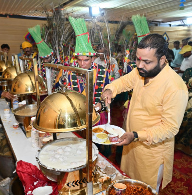 रायपुर : मुख्यमंत्री निवास में हरेली उत्सव: छत्तीसगढ़ी व्यंजनों की खुशबू से सराबोर हरेली तिहार