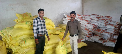 रायपुर : सहकारी समितियों के माध्यम से किसानों को उपलब्ध कराया जा रहा बीज और उर्वरक