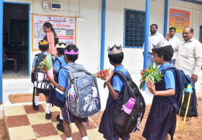 रायपुर : ईरकभट्टी के बच्चों की आँखों में लौटी चमक, बंद स्कूल में फिर से गूंजे क, ख, ग…..