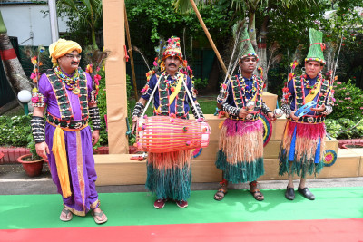 रायपुर : मुख्यमंत्री निवास में हरेली उत्सव: पारंपरिक लोक यंत्रों के साथ सुंदर नाचा का हो रहा आयोजन