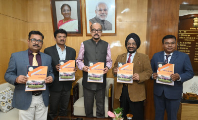 रायपुर : राज्यपाल श्री डेका को लोकायुक्त ने सौंपा वार्षिक प्रतिवेदन