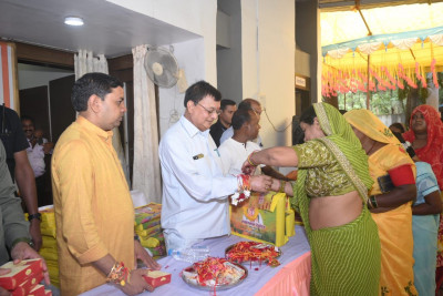 रायपुर : कोरबा में मंत्री श्री लखन लाल देवांगन को 10 हज़ार से अधिक बहनों ने बाँधी स्नेह की डोर