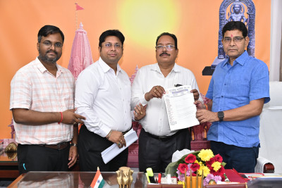 रायपुर : राजस्व मंत्री श्री टंक राम वर्मा की पहल से वार्ता सफल, विभागीय कार्य नियमित रूप से होंगे संचालित