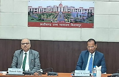 रायपुर : मुख्य न्यायाधीश श्री रमेश सिन्हा ने खरसिया में वरिष्ठ व्यवहार न्यायालय और रायगढ़ में डिजिटल कंप्यूटर कक्ष का किया लोकार्पण