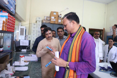 रायपुर : स्वास्थ्य मंत्री श्री श्याम बिहारी जायसवाल ने प्राथमिक स्वास्थ्य केन्द्र जेवरा का किया आकस्मिक निरीक्षण