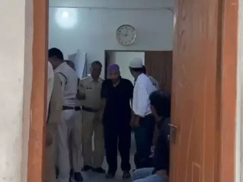 युवक ने युवती से इंस्टाग्राम पर की दोस्ती…फिर वीडियो कॉल से बना लिया न्यूड वीडियो…वीडियो डिलीट करने के बदले मांगे 1 लाख रुपए…नहीं देने पर सोशल मीडिया पर कर दिया वायरल…