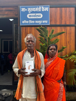रायपुर : रामकिशुन राम और जुगनी बाई की जिंदगी में फिर से लौटी खुशियाँ…मुख्यमंत्री कैंप कार्यालय ने प्रदान किया श्रवण यंत्र