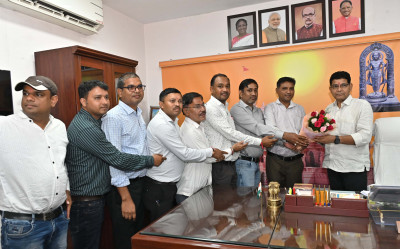 रायपुर : राजस्व प्रकरण निर्धारित समय सीमा में निराकरण करना राजस्व अधिकारी सुनिश्चित करें: राजस्व मंत्री श्री टंक राम वर्मा