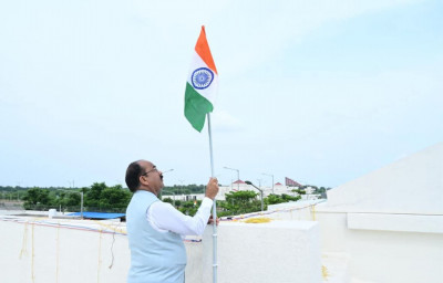 रायपुर : उप मुख्यमंत्री श्री अरुण साव ने ‘हर घर तिरंगा’ अभियान के तहत अपने निवास पर लगाया तिरंगा