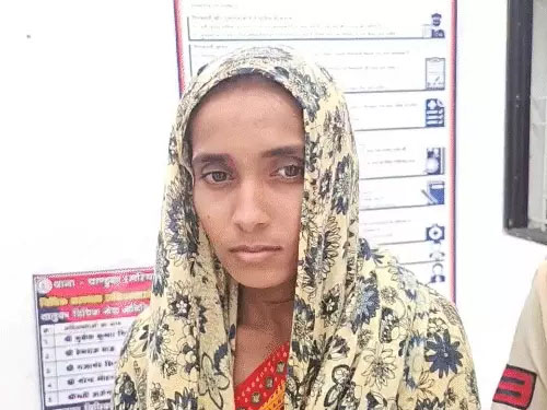 2 बच्चों की मां को गांव के मैकेनिक युवक से हुआ प्यार फिर दोनों ने मिलकर महिला के पति की कर दी हत्या…पहले पिलाई शराब फिर तकिए से मुंह दबाकर मार डाला..