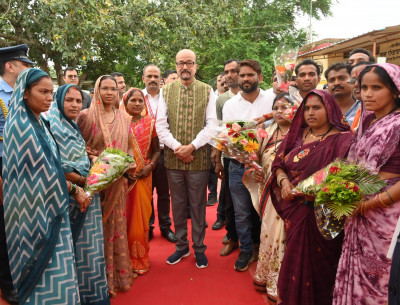 रायपुर : गोद ग्राम सोनपूरी में राज्यपाल का जनसंवाद, अंतिम पंक्ति तक योजनाओं के लाभ पर जोर