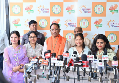 रायपुर : पत्रकार बहनों ने मुख्यमंत्री की कलाई पर बांधी राखी : जनसेवा के मार्ग पर अटूट संकल्प और प्रगति की दी शुभकामनाएं