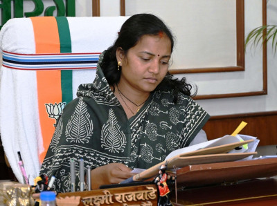 रायपुर : कैबिनेट मंत्री श्रीमती लक्ष्मी राजवाड़े की मानवीय पहल..दुर्घटना पीड़ित की मदद के लिए रुका मंत्री का काफिला, घायल को खुद के वाहन से भिजवाया अस्पताल