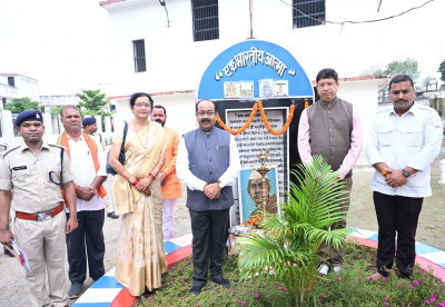 रायपुर : कैदियों ने ‘पुष्प की अभिलाषा’ का किया सामूहिक पाठ