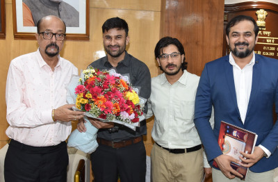 रायपुर : राज्यपाल श्री डेका से स्किल्स शाला फाउंडेशन के संचालक ने की सौजन्य भेंट