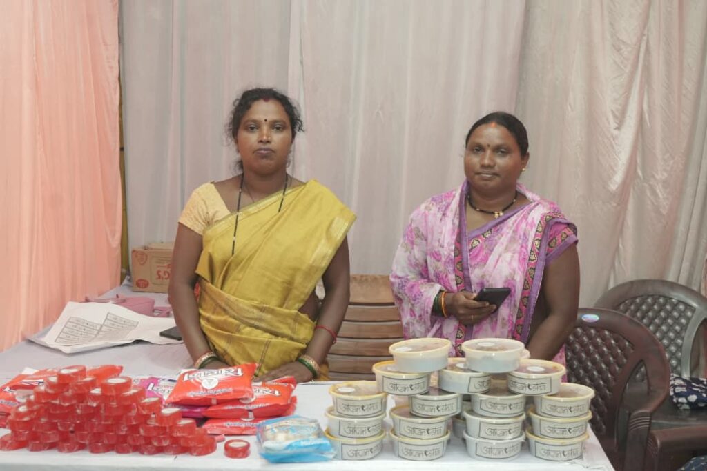 स्थानीय कला, संस्कृति और स्वावलंबन को बढ़ावा देने आकांक्षा हाट का आयोजन