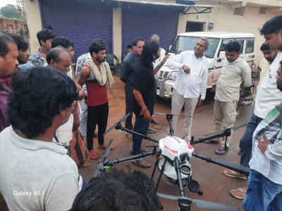 रायपुर : ड्रोन तकनीक से किया जा रहा है, नैनो यूरिया का छिड़काव