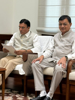 रायपुर : श्रम मंत्री श्री लखन लाल देवांगन ने की केंद्रीय श्रम मंत्री श्री मनसुख एल मंडाविया से मुलाक़ात,प्रदेश में ईएसआईसी नर्सिंग कॉलेज की स्थापना हेतु की मांग